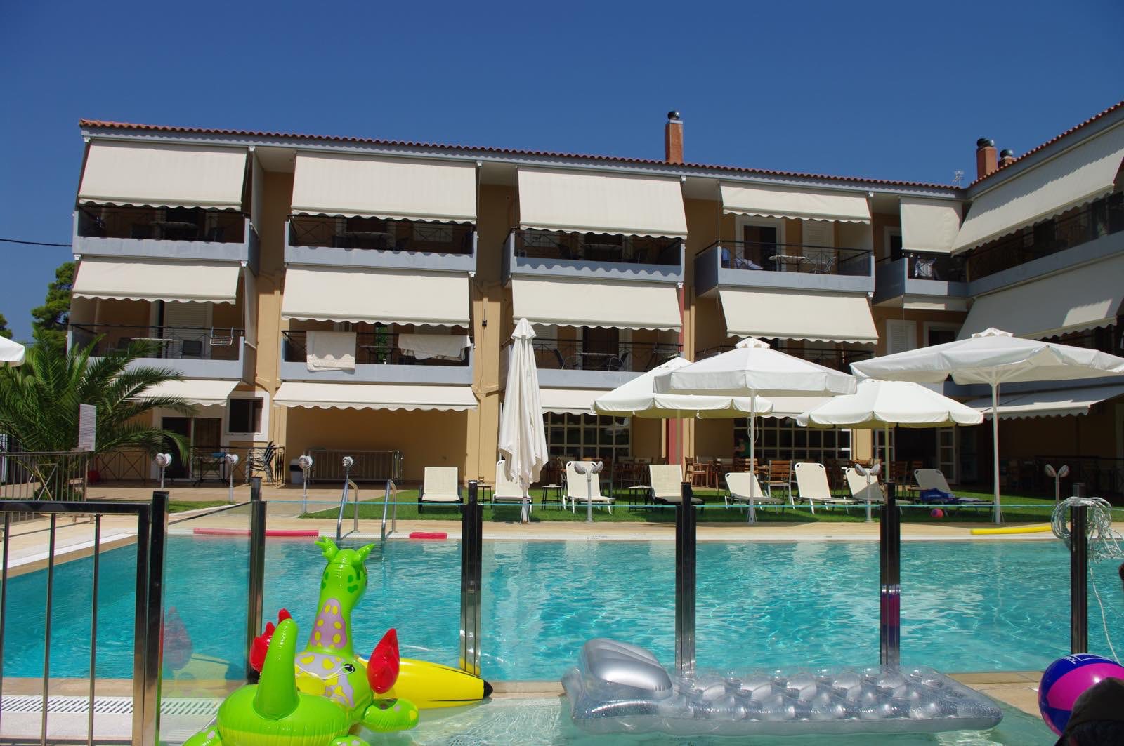 Εξωτερική όψη-Πισίνα