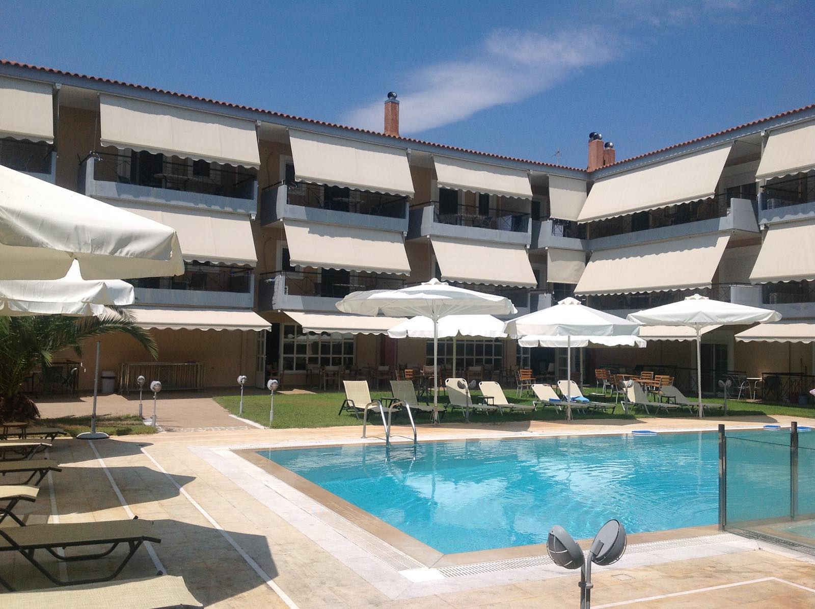 Εξωτερική όψη-Πισίνα